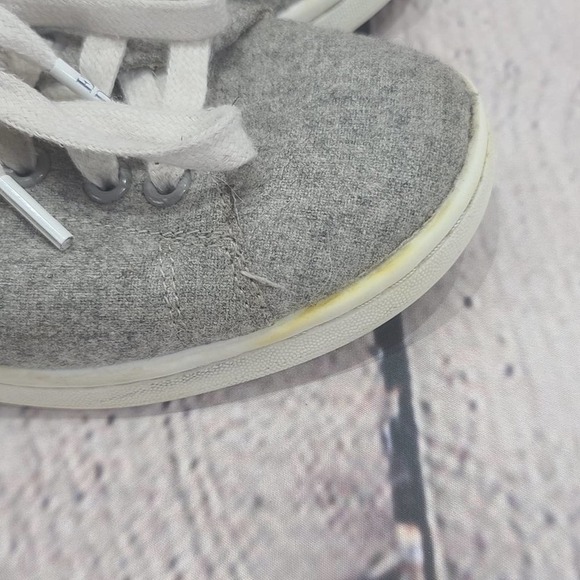 ELLEN DeGeneres Gray and White Tennis Shoes Felt type outside material - Picture 5 of 14